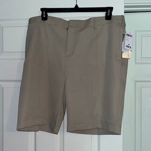 32 Degree light tan Bermuda shorts wide leg. NWT Size 16